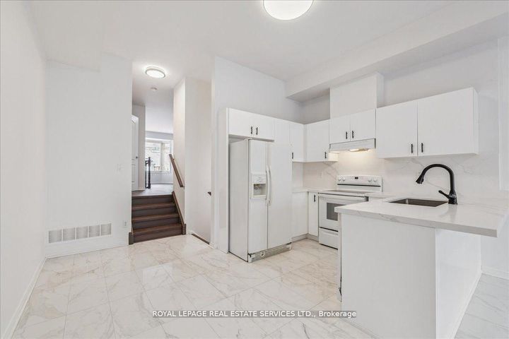 Photo 8 at 3302 Pinto Place, Cooksville, Mississauga