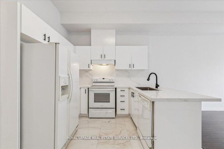 Photo 9 at 3302 Pinto Place, Cooksville, Mississauga