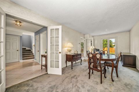 Photo 3 at 1529 Greenbriar Drive, GA Glen Abbey, Oakville