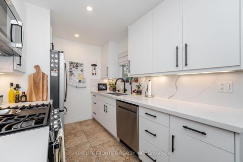 Photo 15 at 1 Denava Gate, North Richvale, Richmond Hill