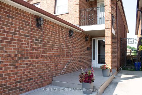 Photo 2 at 8 Terra Road W, East Woodbridge, Vaughan