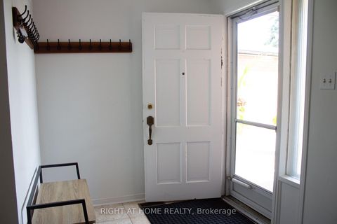 Photo 4 at 8 Terra Road W, East Woodbridge, Vaughan