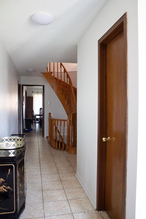 Photo 5 at 8 Terra Road W, East Woodbridge, Vaughan