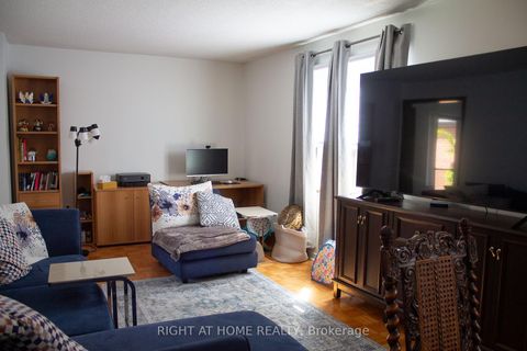 Photo 7 at 8 Terra Road W, East Woodbridge, Vaughan