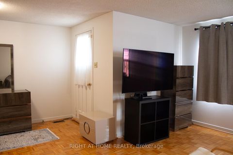 Photo 16 at 8 Terra Road W, East Woodbridge, Vaughan