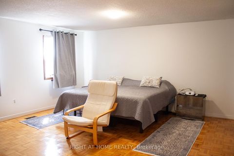 Photo 17 at 8 Terra Road W, East Woodbridge, Vaughan