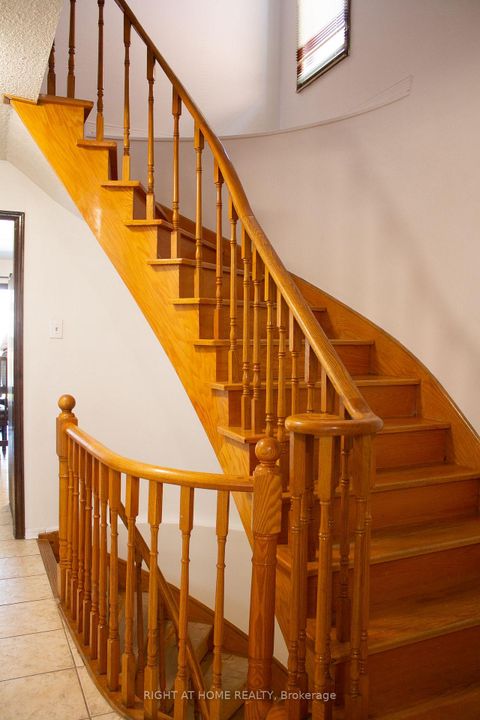 Photo 27 at 8 Terra Road W, East Woodbridge, Vaughan