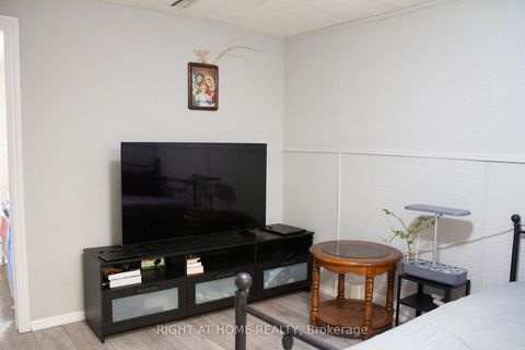 Photo 35 at 8 Terra Road W, East Woodbridge, Vaughan