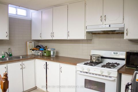Photo 37 at 8 Terra Road W, East Woodbridge, Vaughan