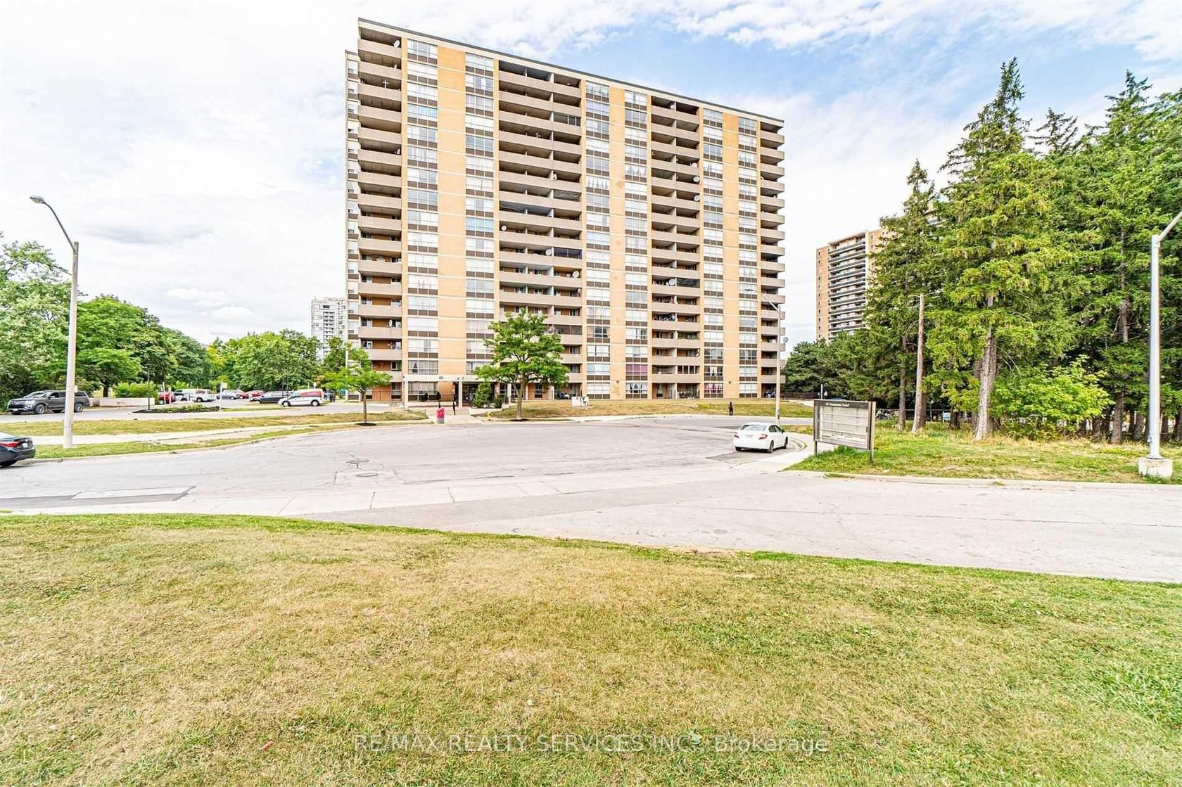 806 - 40 Panorama Court, Jamestown, Toronto 