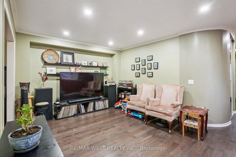 Photo 2 at 23 - 6157 Kingston Road, Centennial Scarborough, Toronto
