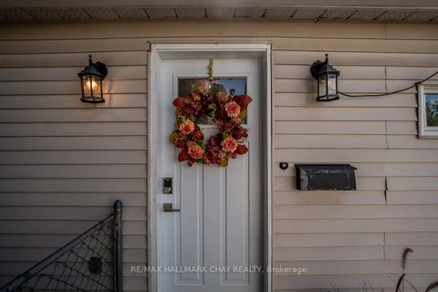 Photo 2 at 29 Shaw Crescent, Letitia Heights, Barrie