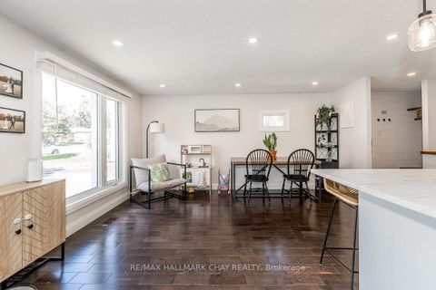 Photo 11 at 29 Shaw Crescent, Letitia Heights, Barrie Photo 11 at 29 Shaw Crescent, Letitia Heights, Barrie