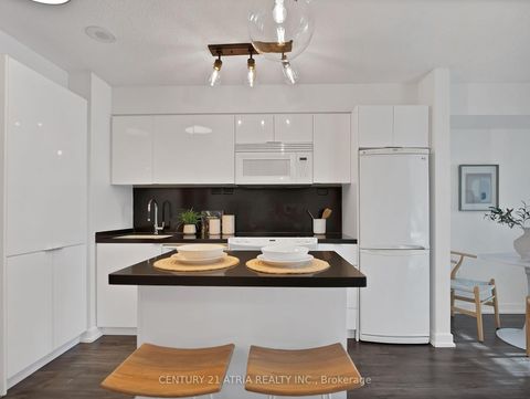 Photo 5 at 2103 - 15 Iceboat Terrace, Waterfront Communities C8, Toronto