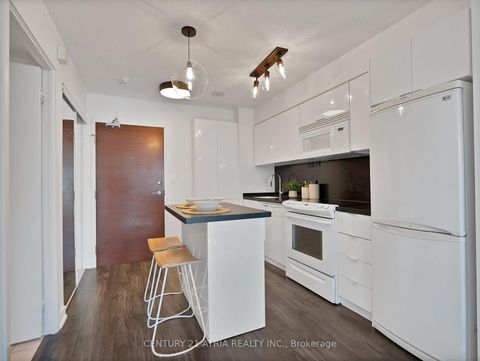 Photo 6 at 2103 - 15 Iceboat Terrace, Waterfront Communities C8, Toronto