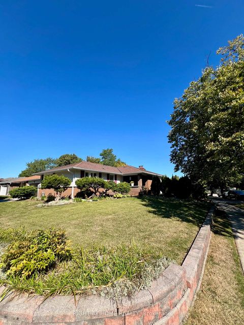 Photo 1 at 2 Richbourne Court, Sullivan, Toronto
