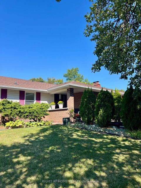 Photo 3 at 2 Richbourne Court, Sullivan, Toronto