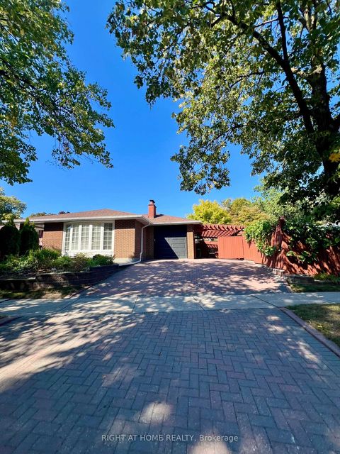 Photo 4 at 2 Richbourne Court, Sullivan, Toronto