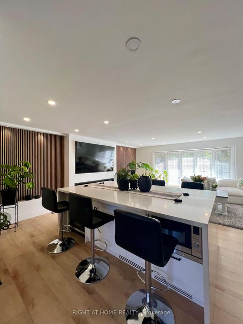 Photo 11 at 2 Richbourne Court, Sullivan, Toronto