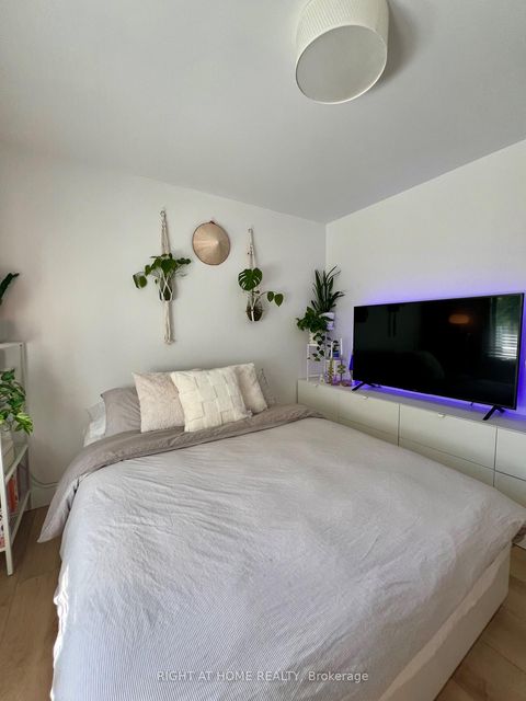 Photo 18 at 2 Richbourne Court, Sullivan, Toronto