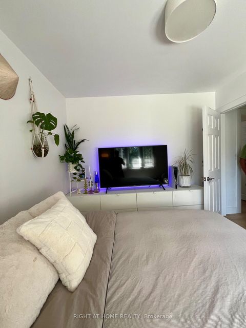 Photo 19 at 2 Richbourne Court, Sullivan, Toronto