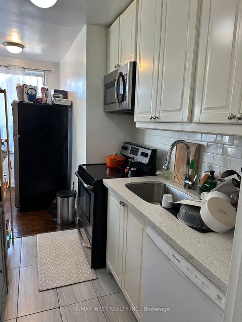 Photo 5 at 205 - 2550 Bathurst Street, Forest Hill North, Toronto