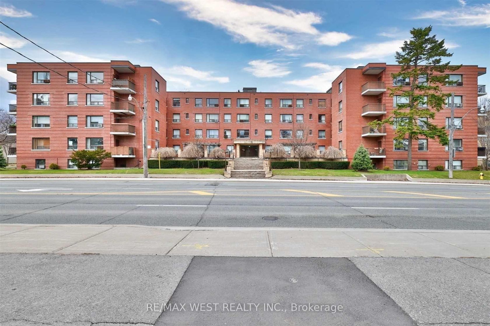 205 - 2550 Bathurst Street, Forest Hill North, Toronto 