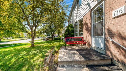 Photo 3 at 118 Chestnut Crescent, Birchmount, Toronto