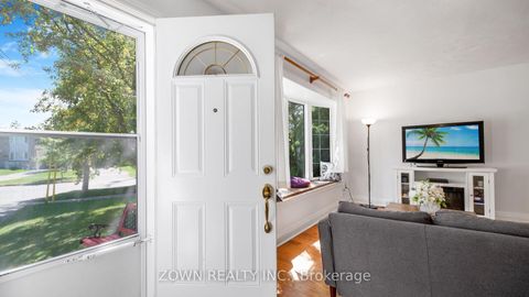 Photo 4 at 118 Chestnut Crescent, Birchmount, Toronto
