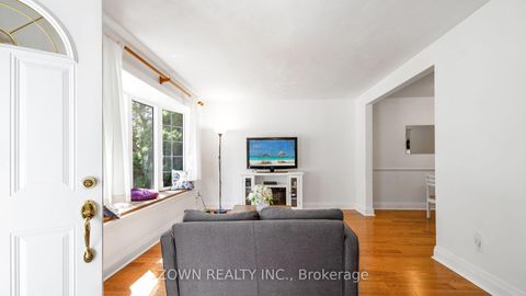 Photo 5 at 118 Chestnut Crescent, Birchmount, Toronto