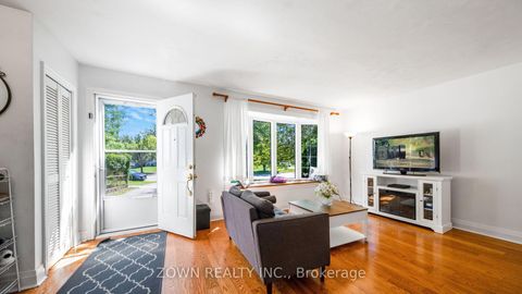Photo 6 at 118 Chestnut Crescent, Birchmount, Toronto