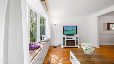 Photo 7 at 118 Chestnut Crescent, Birchmount, Toronto