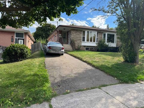 Photo 1 at 215 Woodsworth Road, Windfields, Toronto
