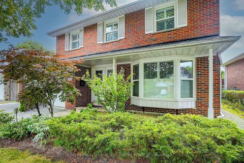 Photo 2 at 108 Collingsbrook Boulevard, L'Amoreaux, Toronto