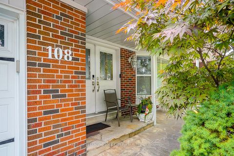 Photo 3 at 108 Collingsbrook Boulevard, L'Amoreaux, Toronto