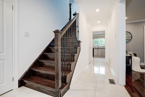 Photo 5 at 108 Collingsbrook Boulevard, L'Amoreaux, Toronto