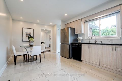 Photo 16 at 108 Collingsbrook Boulevard, L'Amoreaux, Toronto