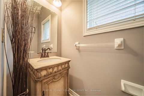Photo 3 at 46 Pepperberry Road, Patterson, Vaughan
