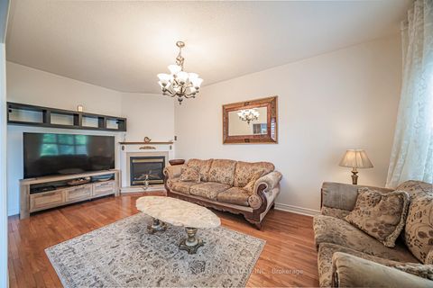 Photo 13 at 46 Pepperberry Road, Patterson, Vaughan