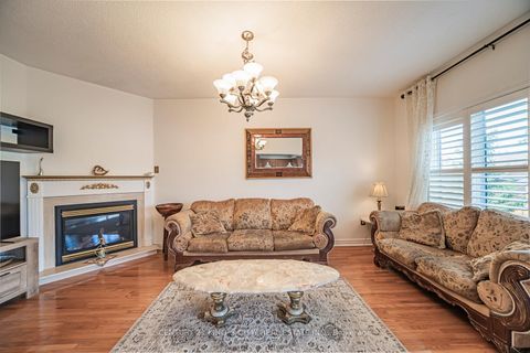 Photo 15 at 46 Pepperberry Road, Patterson, Vaughan
