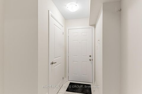 Photo 2 at 21 Kennisis Way, Maple, Vaughan