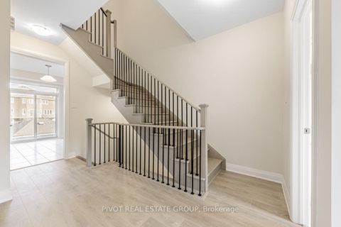 Photo 6 at 21 Kennisis Way, Maple, Vaughan