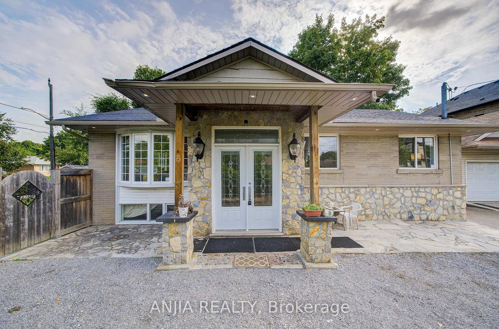 5 Beaverton Road S, Crosby, Richmond Hill 