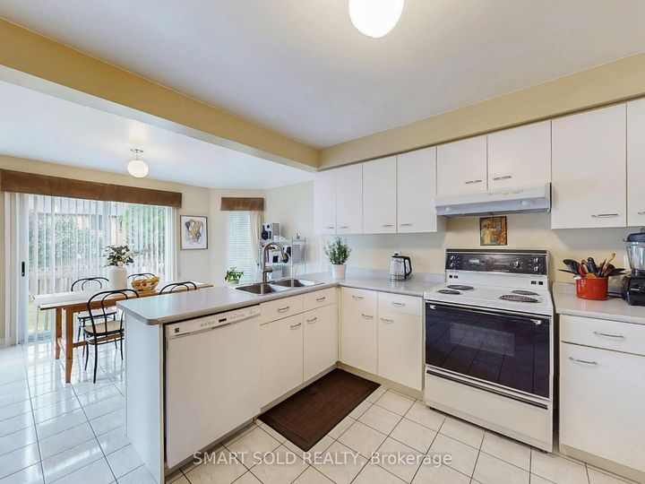 Photo 8 at 611 Gagnon Place, Wyndham, Newmarket