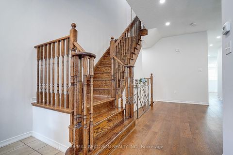 Photo 10 at 30 Big Hill Crescent, Patterson, Vaughan