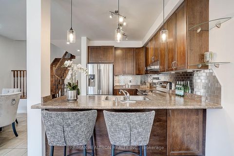 Photo 15 at 30 Big Hill Crescent, Patterson, Vaughan