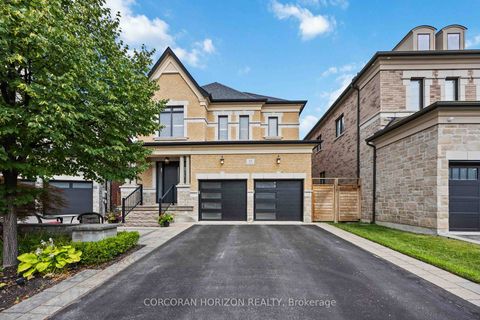 Photo 1 at 33 Kylemount Court, Patterson, Vaughan