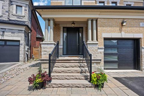 Photo 2 at 33 Kylemount Court, Patterson, Vaughan