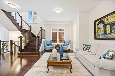 Photo 6 at 33 Kylemount Court, Patterson, Vaughan
