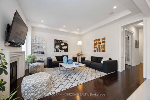Photo 9 at 33 Kylemount Court, Patterson, Vaughan